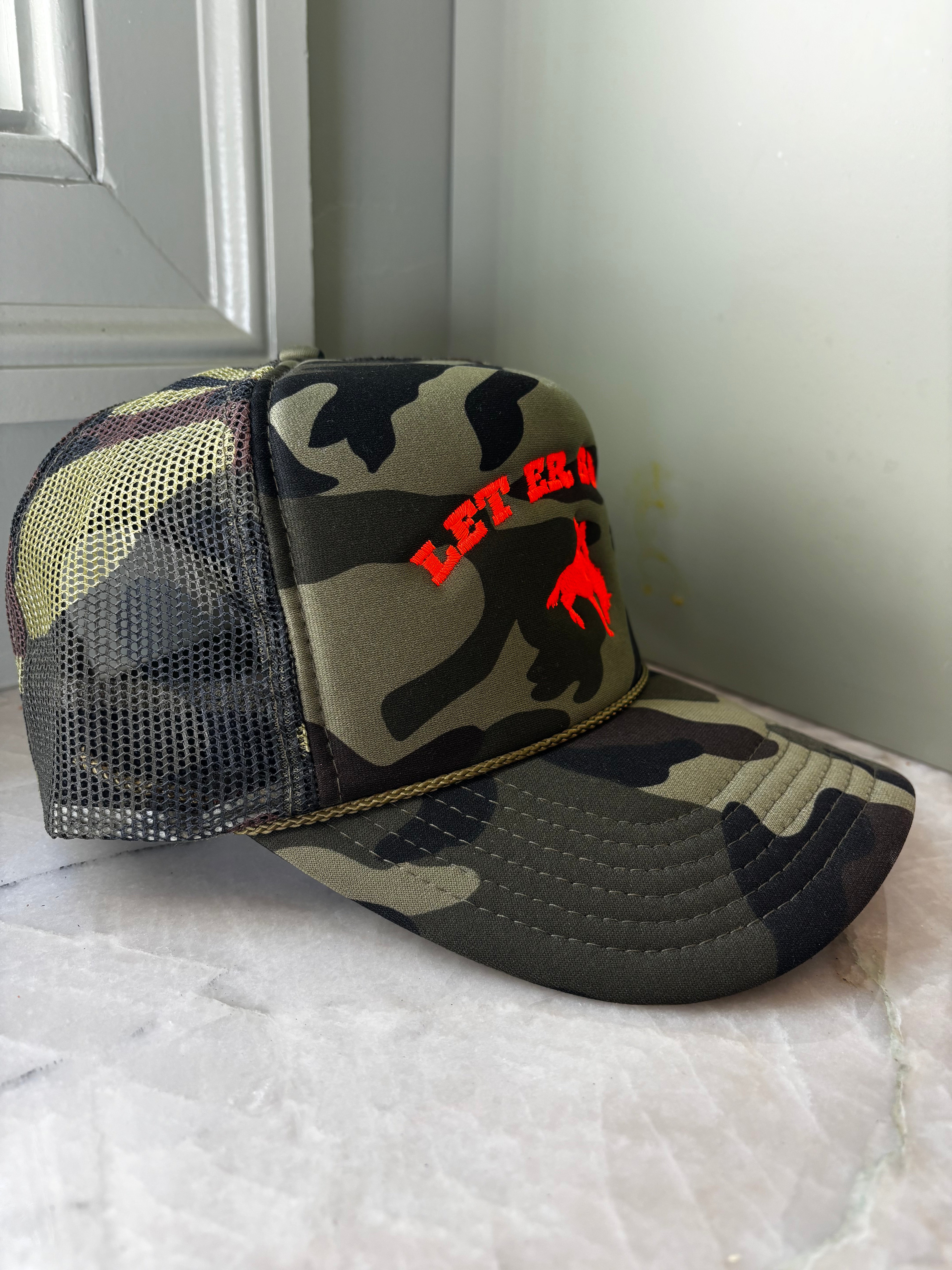 LET ER BUCK TRUCKER HAT - camo