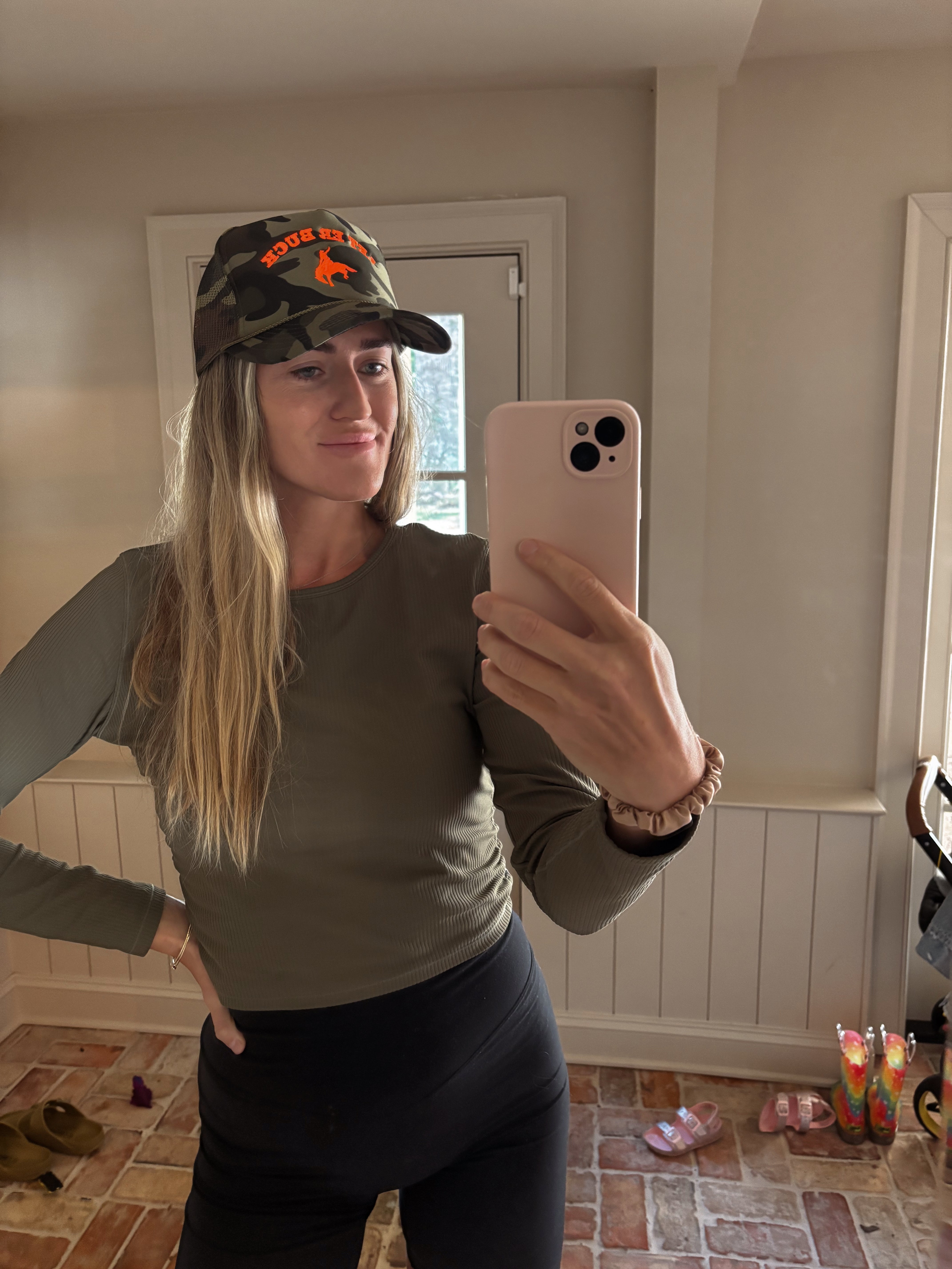 LET ER BUCK TRUCKER HAT - camo