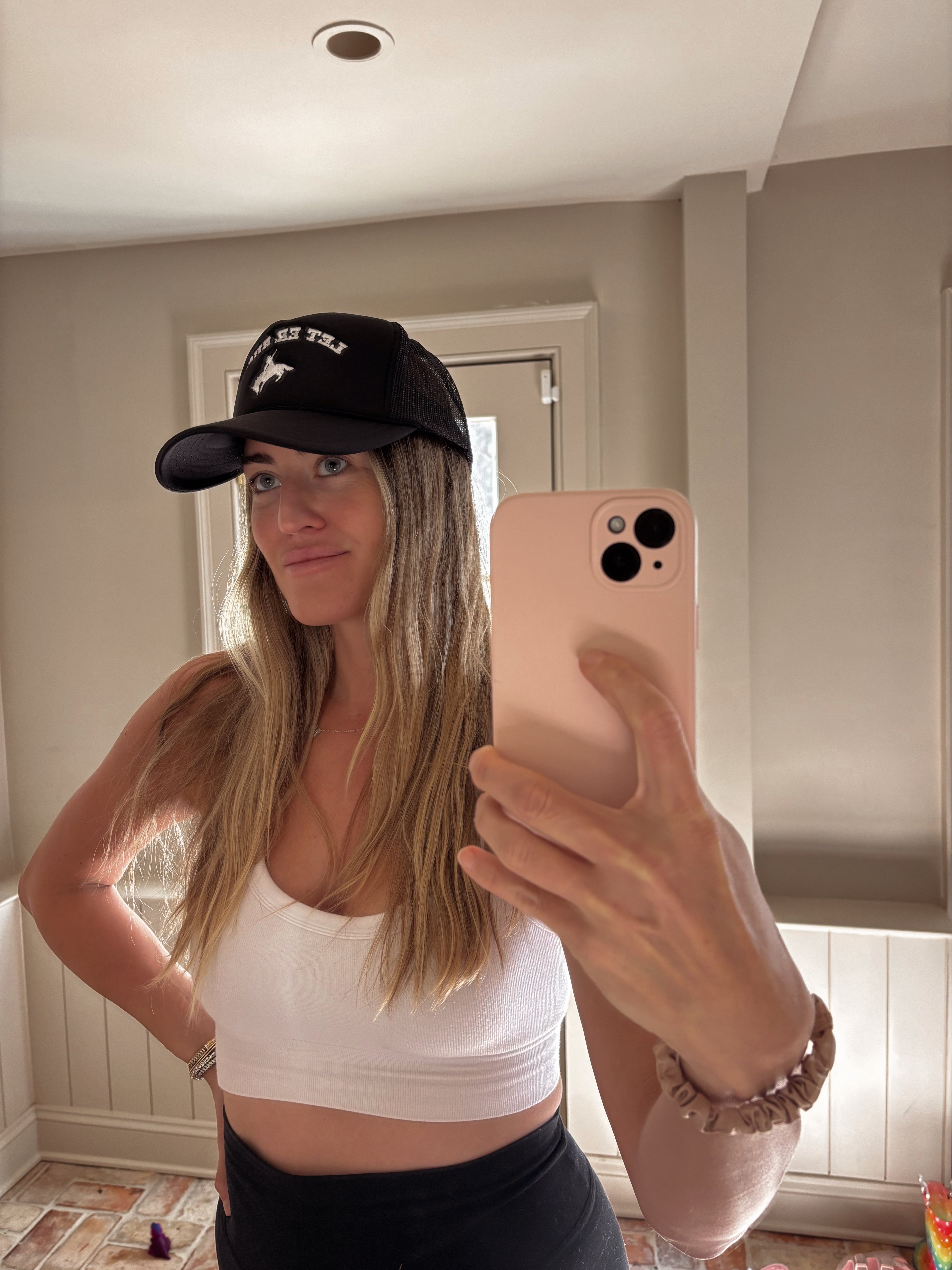 LET ER BUCK TRUCKER HAT - black